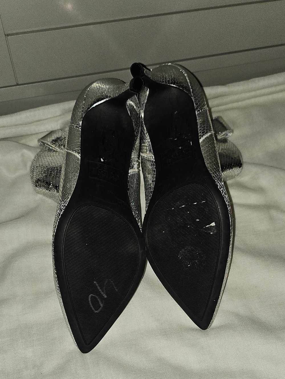 Guess Silver Metallic Pointed-Toe Ankle Boots size 7 NWOT - Picture 10 of 10